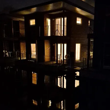 Neu Renoviertes Schwimmendes Fischland Floating